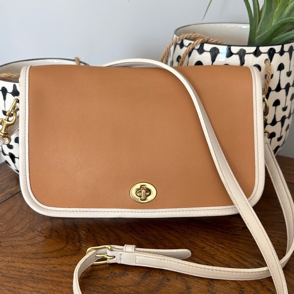 COACH Vintage Spectator Pocket Purse Tan & Bone - Picture 1 of 16